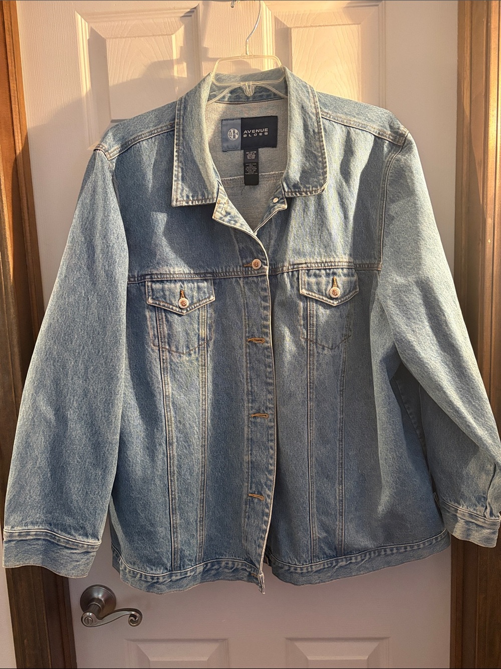 Avenue retro Light Blue Denim Jean Jacket women’s size 22/24 100% cotton.